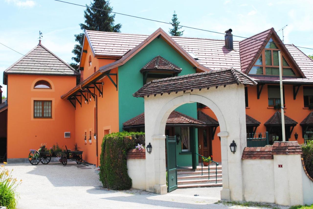 Hôtel-Restaurant l'Auberge des Gourmets Le Vaudioux Exterior foto