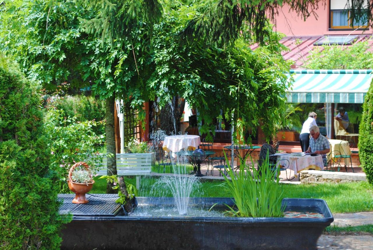 Hôtel-Restaurant l'Auberge des Gourmets Le Vaudioux Exterior foto